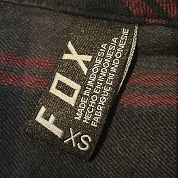 💜3/$30💜 Fox Black and Red Plaid Shirt - Picture 4 of 4